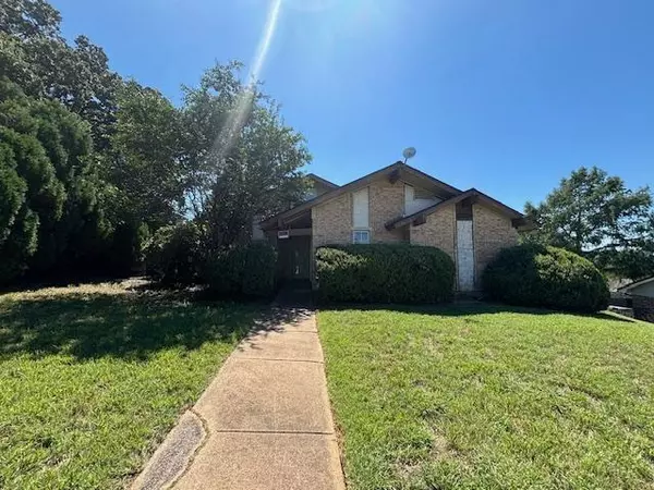 704 Ridgeway Road, Joshua, TX 76058