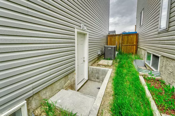 Calgary, AB T3J 4Y1,31 Taralea CRES NE