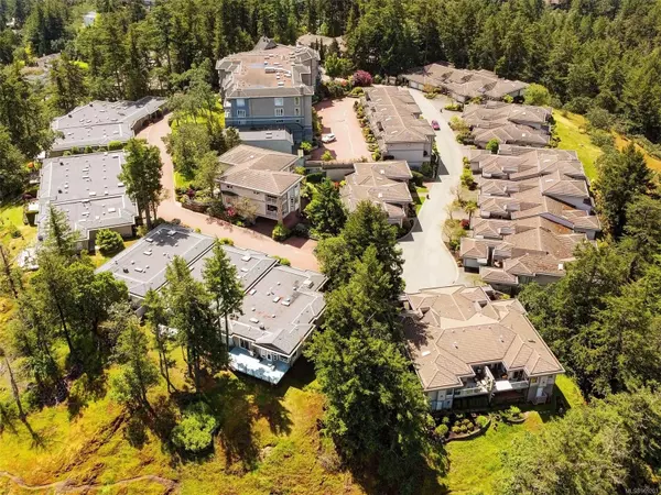 Saanich, BC V8Y 3H5,940 Boulderwood Rise #203