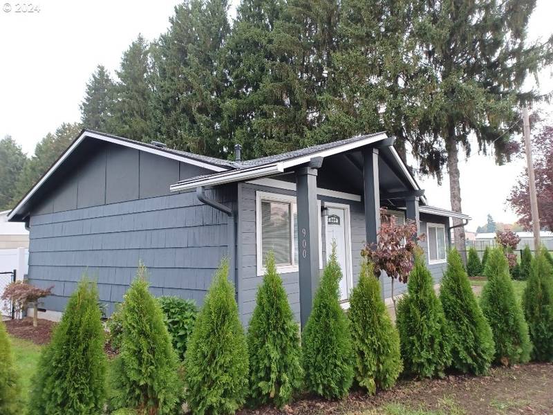 900 ASTOR WAY, Woodburn, OR 97071