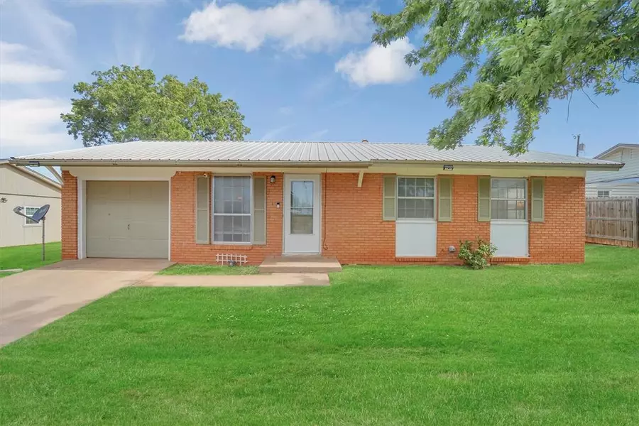 403 Hoover Circle, Elk City, OK 73644