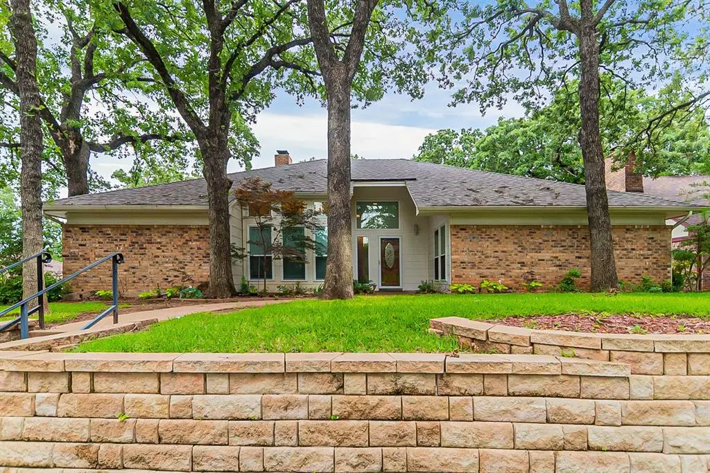 Arlington, TX 76016,4004 Woodcastle Court