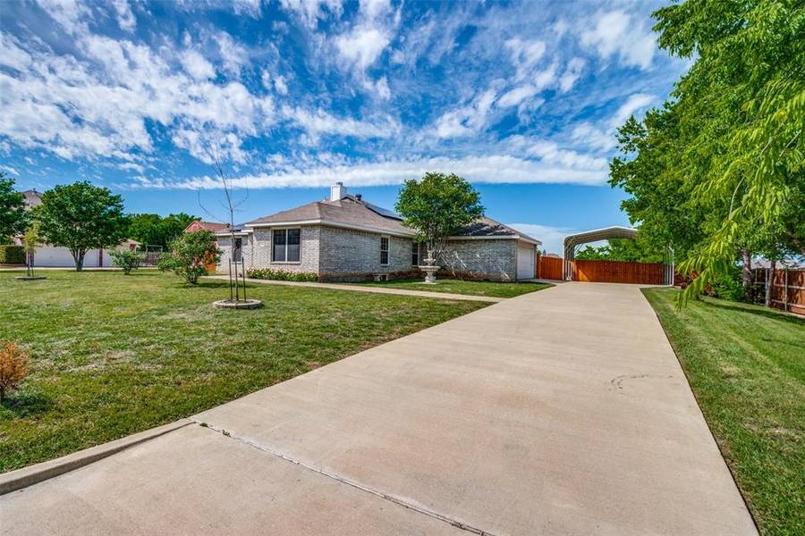 900 Hillside Drive, Justin, TX 76247