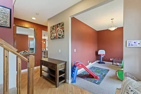 Calgary, AB T2Z4Y5,748 Prestwick CIR SE