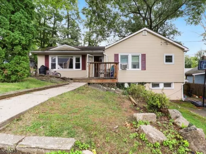 307 Windsor Ave, Hopatcong Boro, NJ 07843