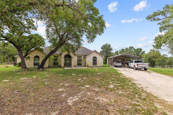 332/336 Polly Lane, La Vernia, TX 78121