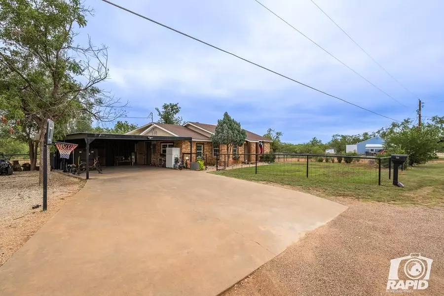 715 E Main St, Bronte, TX 76933