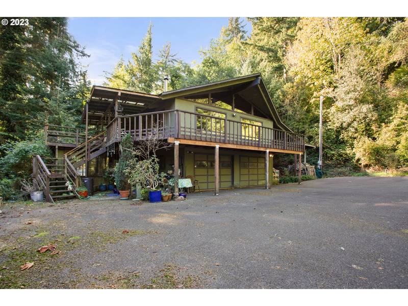 207 LASKEY RD, Reedsport, OR 97467