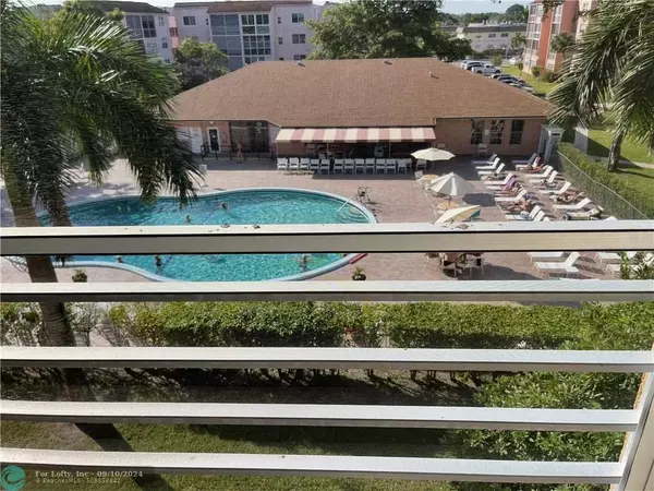 Lauderdale Lakes, FL 33311,2811 Somerset Dr  #404