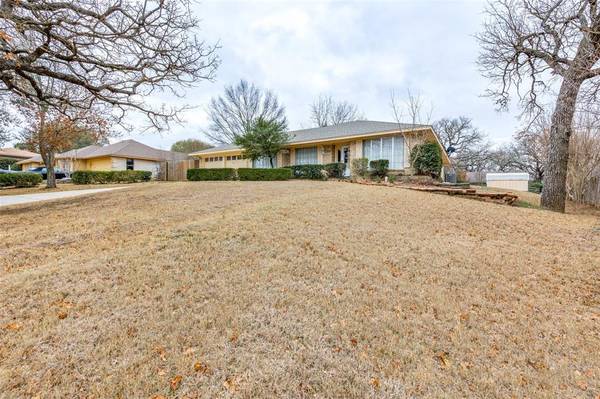 506 Hilltop Place, Joshua, TX 76058