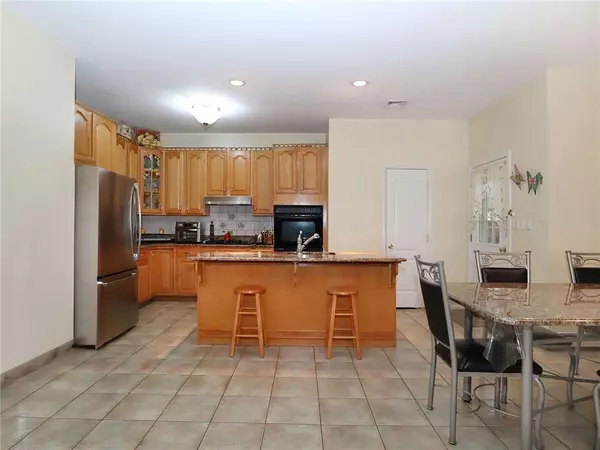 Staten  Island, NY 10309,55 Emerald CT