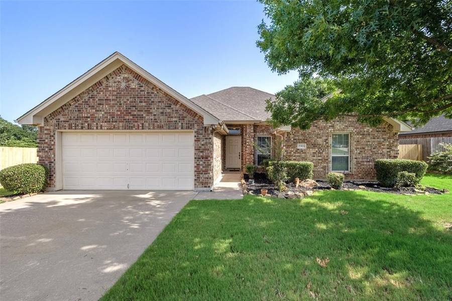 1901 Mary Ann Lane, Burleson, TX 76028