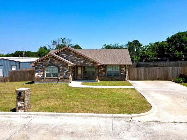 1411 Madison,  Bowie,  TX 76230