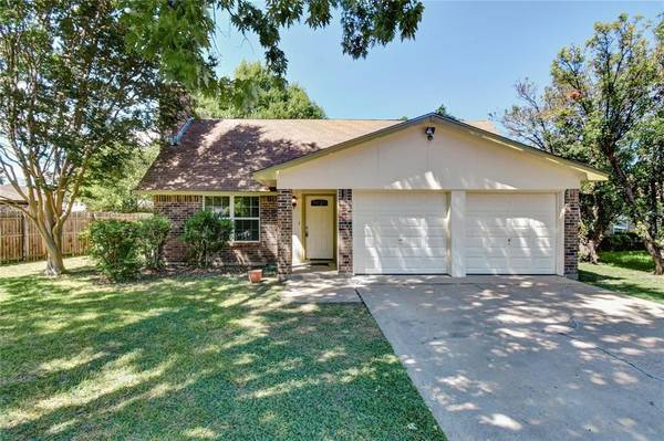 1024 S Timberline Drive, Benbrook, TX 76126