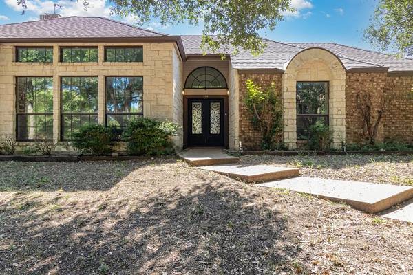 908 Forest Glen Drive, Desoto, TX 75115