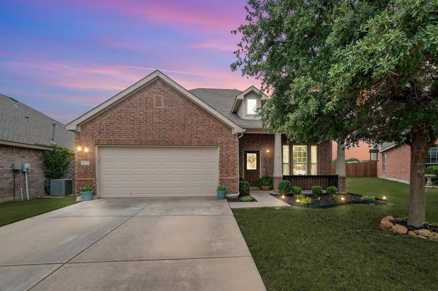 8729 Golden Sunset Trail, Fort Worth, TX 76244