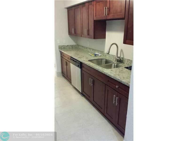 Coral Springs, FL 33071,805 RIVERSIDE DR  #1121