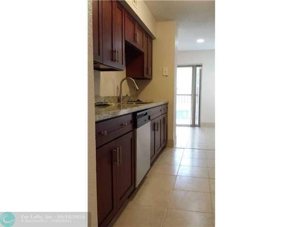 Coral Springs, FL 33071,805 RIVERSIDE DR  #1121