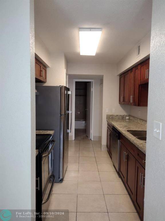 Coral Springs, FL 33071,805 RIVERSIDE DR  #1121