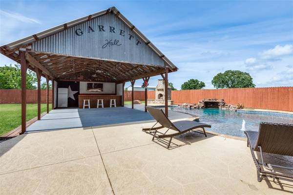 1091 Oak Hollow Lane,  Combine,  TX 75159