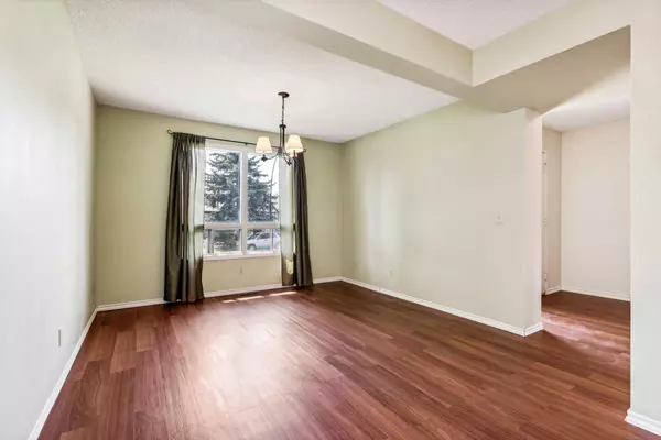 Calgary, AB t2w4p3,16 woodglen Mews SW