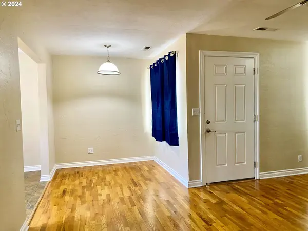 3055 NE PORTER ST Roseburg, OR 97470