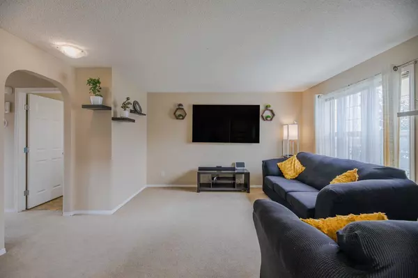 Calgary, AB T3J 5M4,49 Saddlebrook Common NE