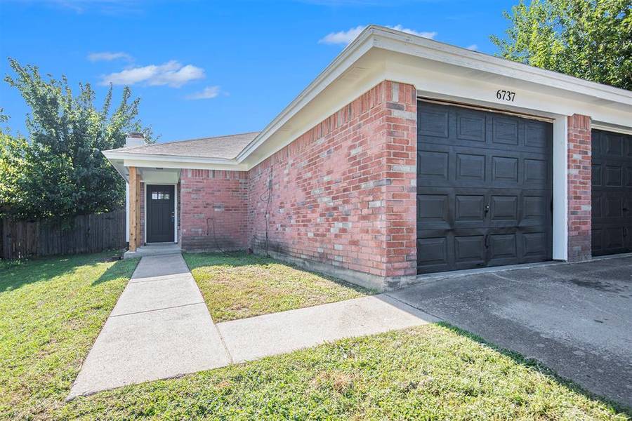 6737 Glenbrook Lane, Fort Worth, TX 76133