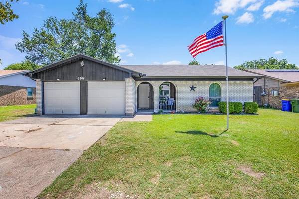 6804 Mickey Drive,  Watauga,  TX 76148