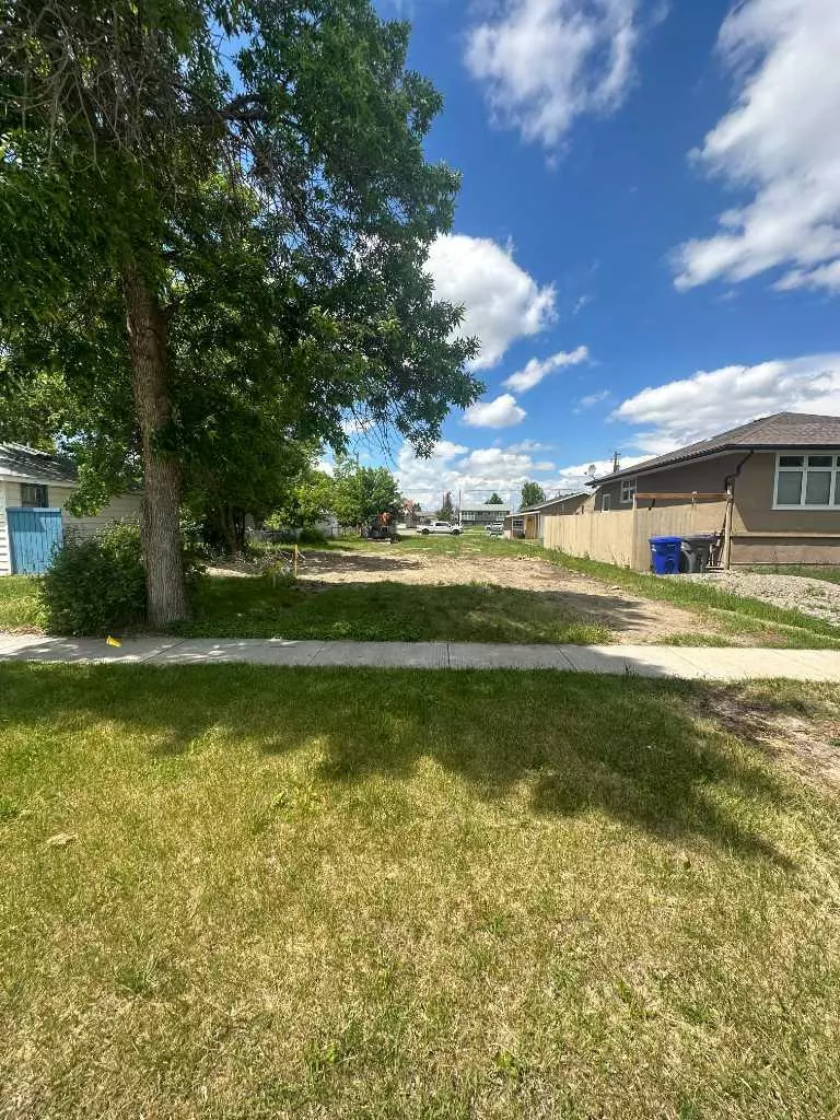 Claresholm, AB T0L0T0,5125 3rd A ST