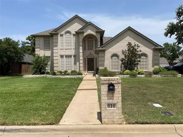 616 Natchez Court, Hurst, TX 76054