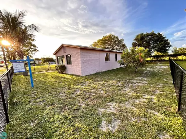 Riviera Beach, FL 33404,752 W 10th St