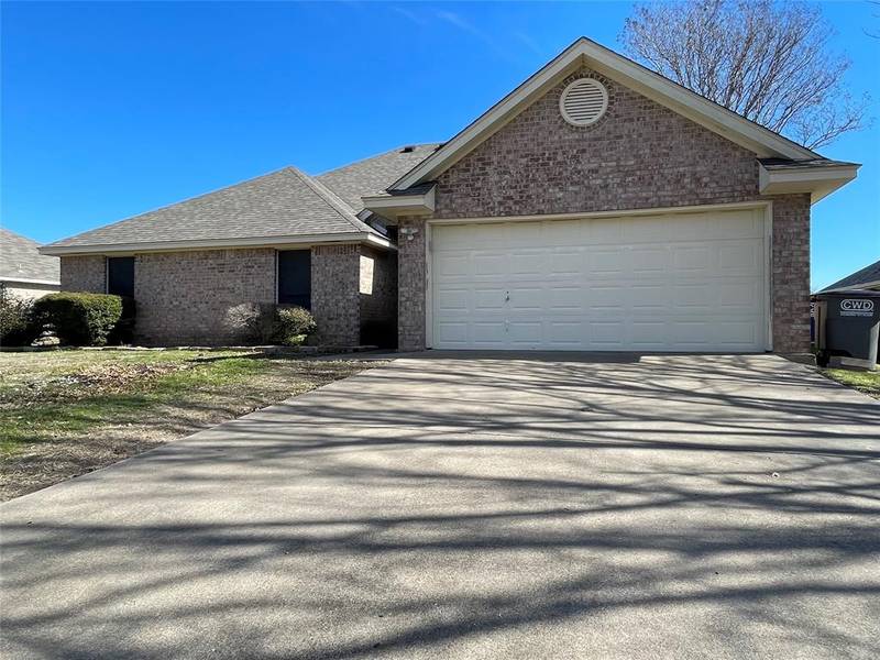 107 Clear Creek Drive, Red Oak, TX 75154