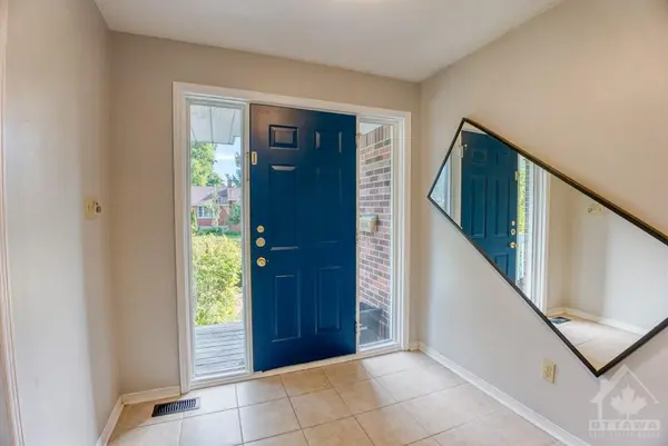 Ottawa, ON K2A 2V9,880 RIDDELL AVE N