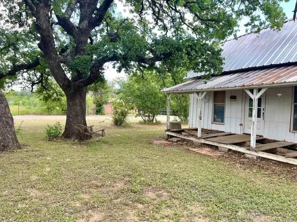 407 S 4th Street, Bangs, TX 76823