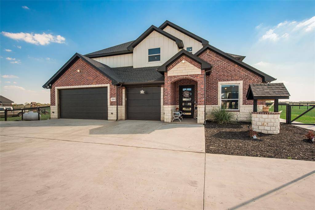 8100 Harvest Drive,  Grandview,  TX 76050