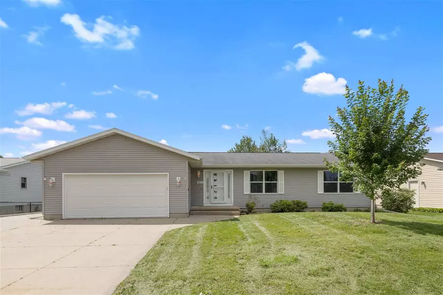 2415 Clark Ave, Marion, IA 52302