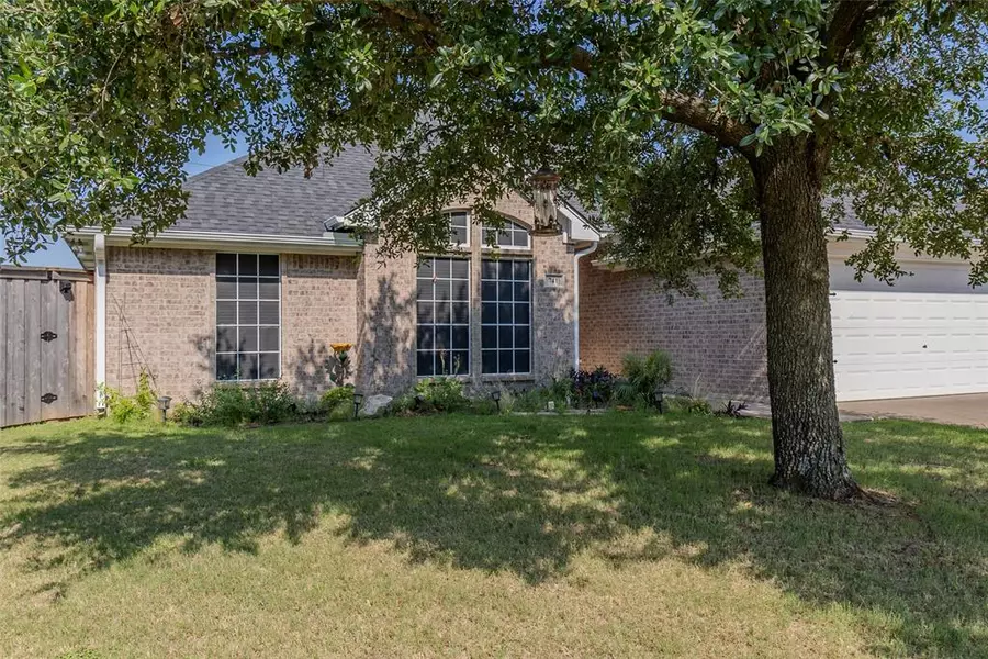 741 Snapper Drive, Burleson, TX 76028