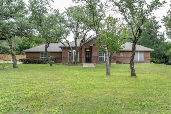 105 Meadowview Court,  Hudson Oaks,  TX 76087