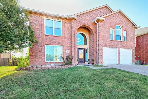 Arlington, TX 76002,6703 Meadowcrest Drive