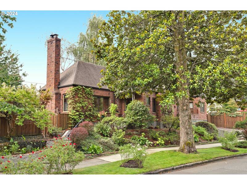 3622 NE HASSALO ST, Portland, OR 97232