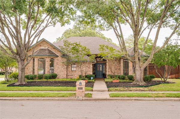 3932 Baylor Drive, Bedford, TX 76021