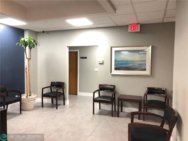 Coral Springs, FL 33065,9900 W Sample Rd  #Executive Suites