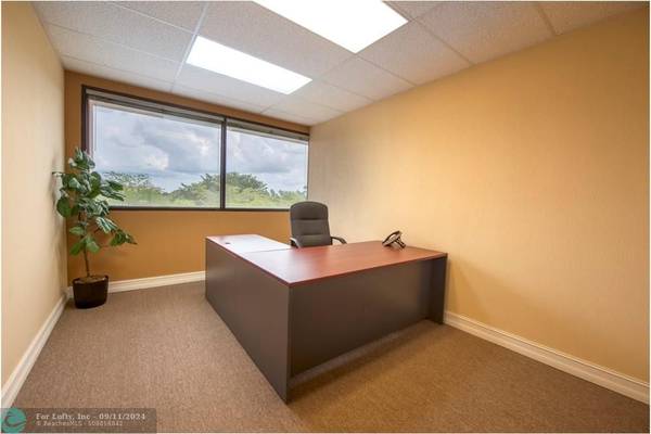 Coral Springs, FL 33065,9900 W Sample Rd  #Executive Suites