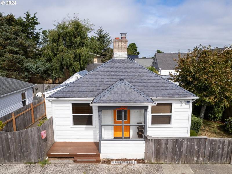 330 AVENUE K, Seaside, OR 97138