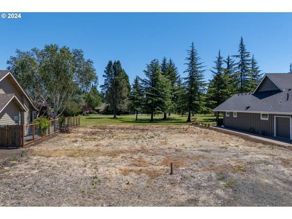 2242 Victoria DR, Mc Minnville, OR 97128