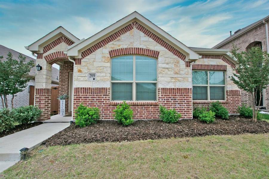 2919 Meadowlands Drive, Heartland, TX 75126