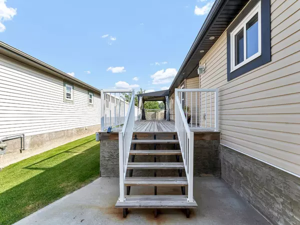 Medicine Hat, AB T1B 0M7,31 Timothy WAY SE