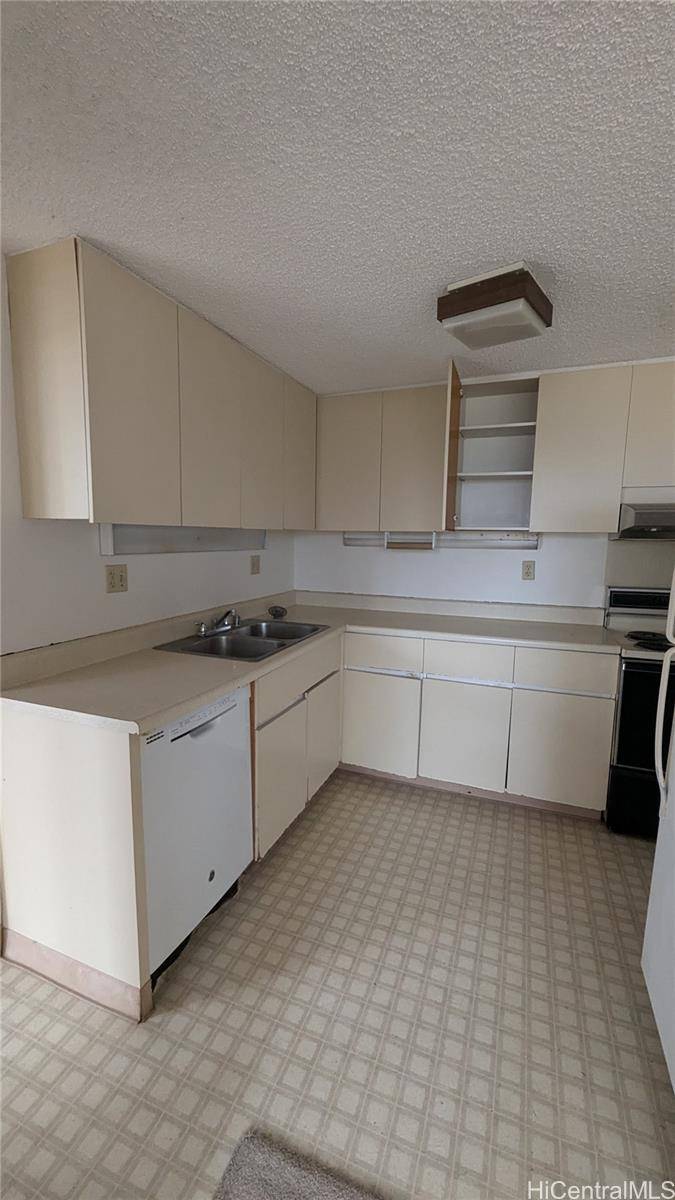 Pearl City, HI 96782,1060 Kamehameha Highway #2003A