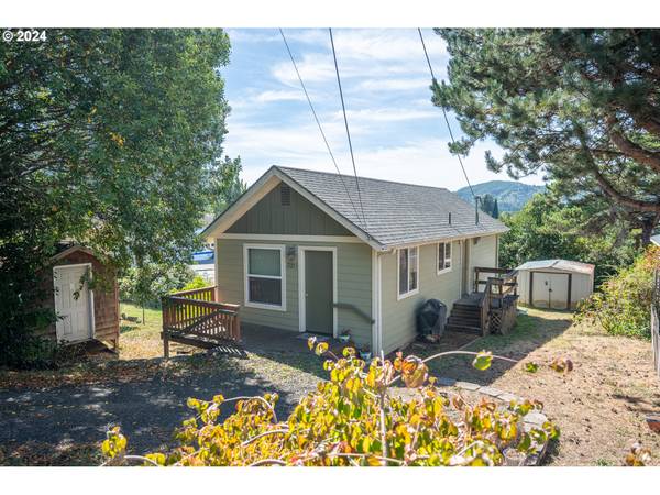 320 B ST,  Myrtle Point,  OR 97458